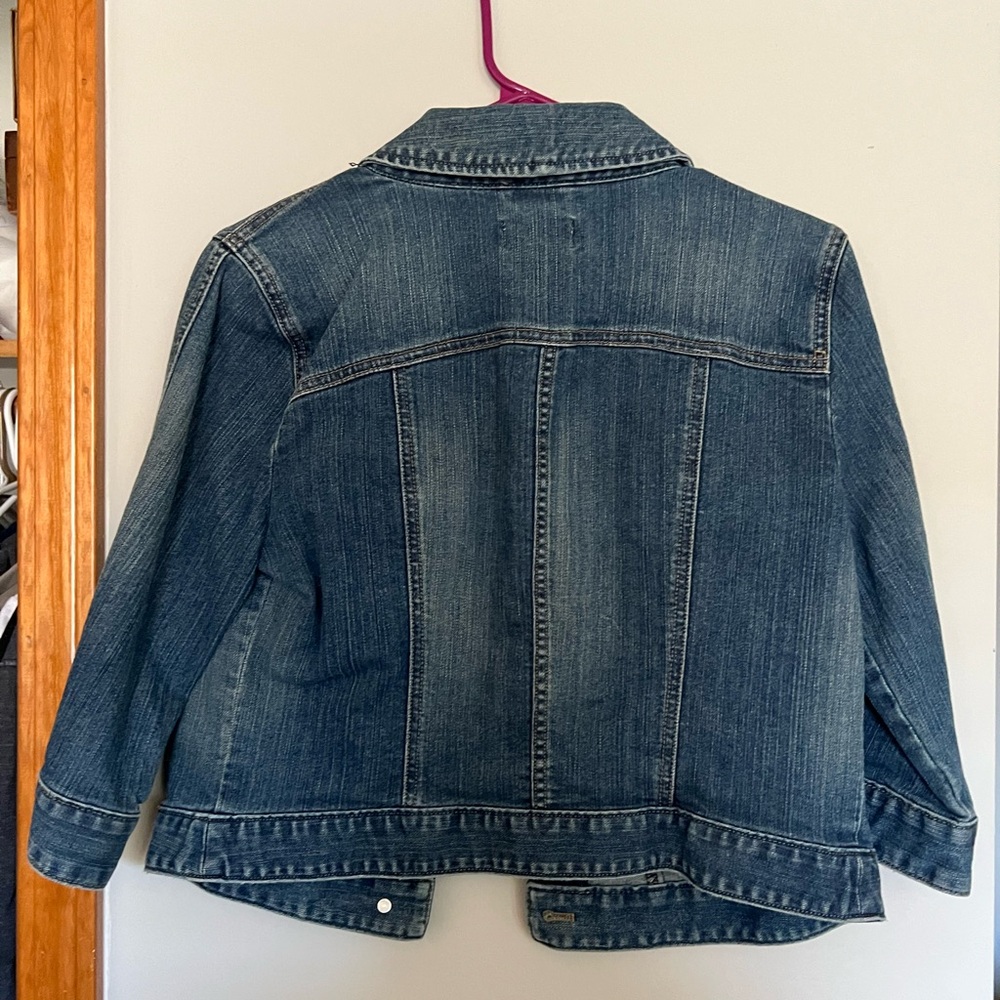 LOFT Women's Blue Jean Jacket; size Medium. Never worn; new/excellent condition. - Picture 2 of 8